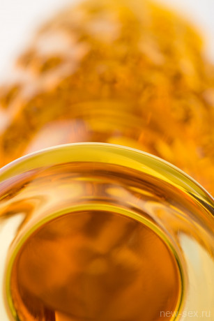 Рельефная анальная пробка желтого цвета Sexus Glass