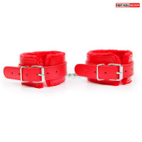 Оковы под кожу красного цвета с меховой подкладкой