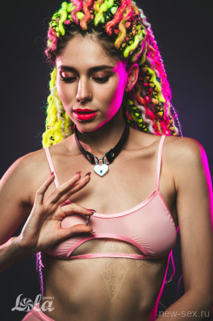 Тонкий черный ошейник с замком-сердечком Party Hard Utopia