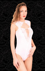 Очаровательное белое боди с доступом и ажурным рисунком