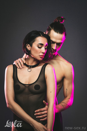 Стильный тонкий ошейник красно-черного цвета с кольцом Party Hard Cabaret