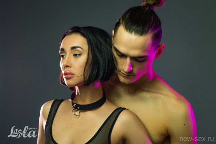 Стильный тонкий ошейник красно-черного цвета с кольцом Party Hard Cabaret