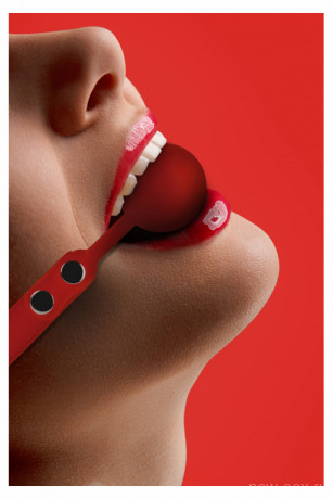 Кляп небольшого размера из цельного шарика с ремешком Silicone Ball Gag