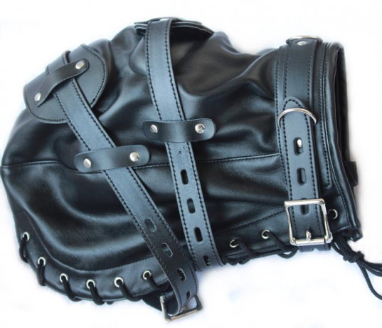 Глухой шлем с кляпом фаллосом и очками