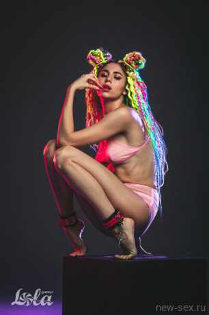 Черно-красные стильные поножи Party Hard Tricky