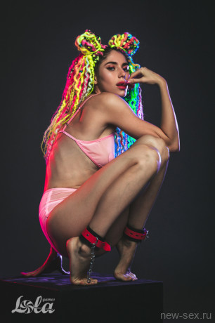 Черно-красные стильные поножи Party Hard Tricky